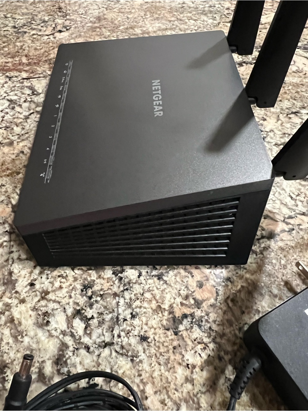 NETGEAR Black Tri-Antenna Wireless Router - Picture 2 of 5